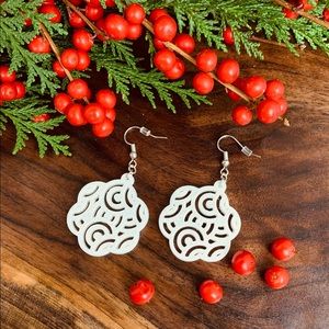 Flower Shaped Wave Earrings